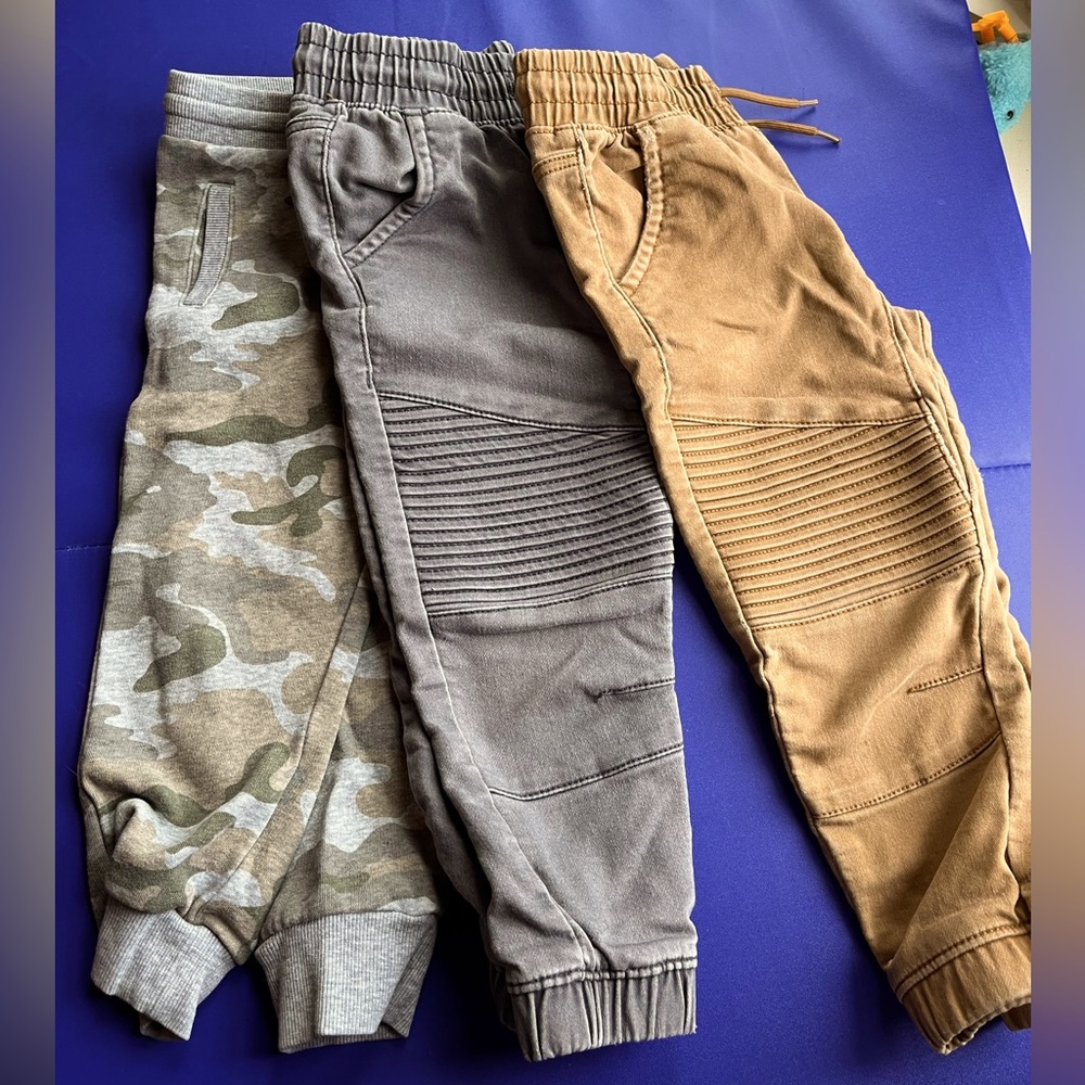 Bundle of 4t joggers and 3t sweats